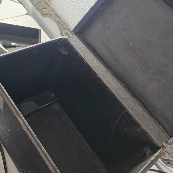 Vintage Singer Featherweight 221 Sewing Machine – 1957 – Runs - Picture 4 of 7